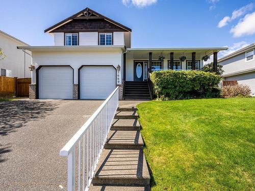 1669 Swan Cres, Courtenay, BC - Outdoor With Facade