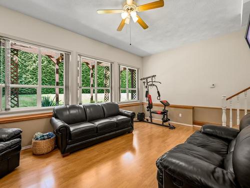 1669 Swan Cres, Courtenay, BC - Indoor Photo Showing Living Room