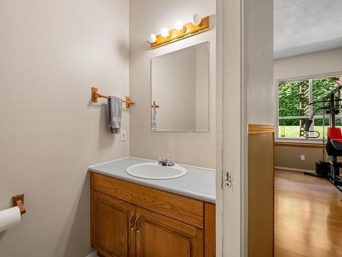 1669 Swan Cres, Courtenay, BC - Indoor Photo Showing Bathroom