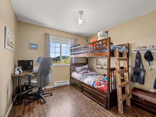 1669 Swan Cres, Courtenay, BC - Indoor Photo Showing Bedroom