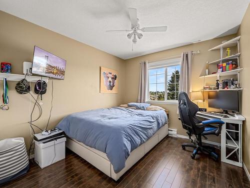 1669 Swan Cres, Courtenay, BC - Indoor Photo Showing Bedroom