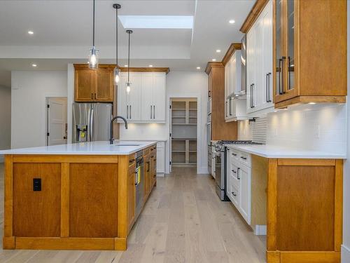 135 Bray Rd, Nanaimo, BC - Indoor Photo Showing Kitchen With Upgraded Kitchen