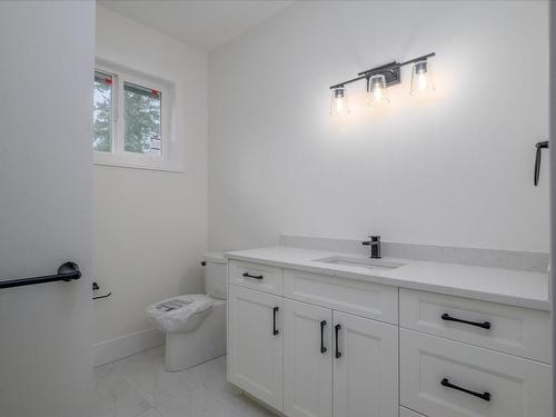 135 Bray Rd, Nanaimo, BC - Indoor Photo Showing Bathroom