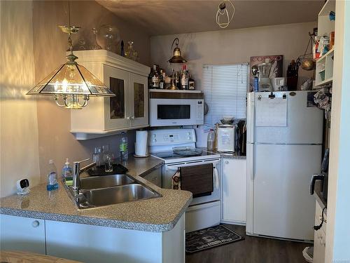 4913 Spencer St, Port Alberni, BC - Indoor Photo Showing Kitchen With Double Sink