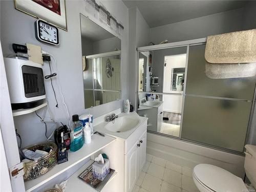 4913 Spencer St, Port Alberni, BC - Indoor Photo Showing Bathroom