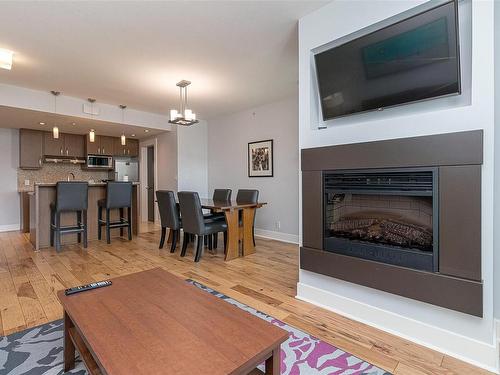 A403-810 Humboldt St, Victoria, BC - Indoor With Fireplace