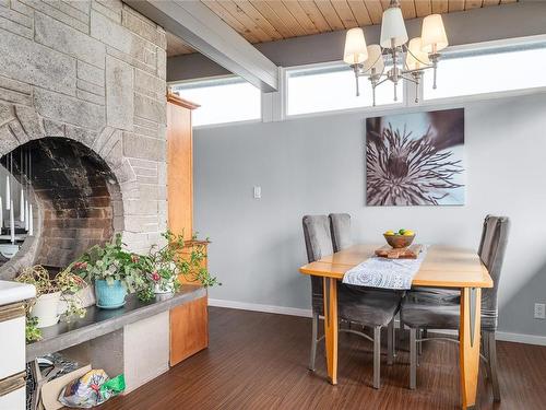 2067 Forest Dr, Nanaimo, BC - Indoor Photo Showing Dining Room