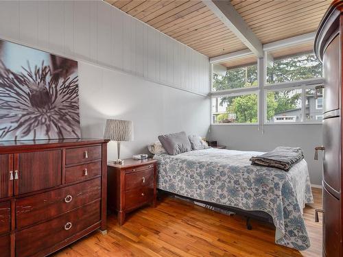 2067 Forest Dr, Nanaimo, BC - Indoor Photo Showing Bedroom