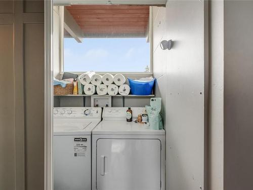 2067 Forest Dr, Nanaimo, BC - Indoor Photo Showing Laundry Room