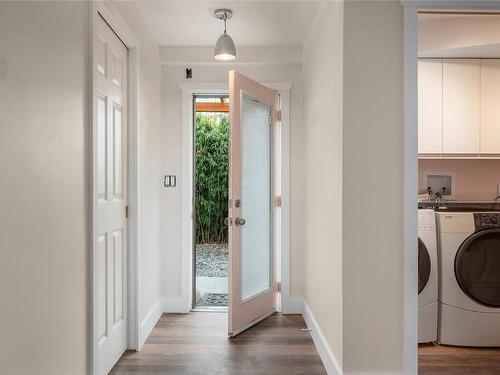 2067 Forest Dr, Nanaimo, BC - Indoor Photo Showing Laundry Room