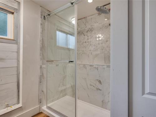 2067 Forest Dr, Nanaimo, BC - Indoor Photo Showing Bathroom