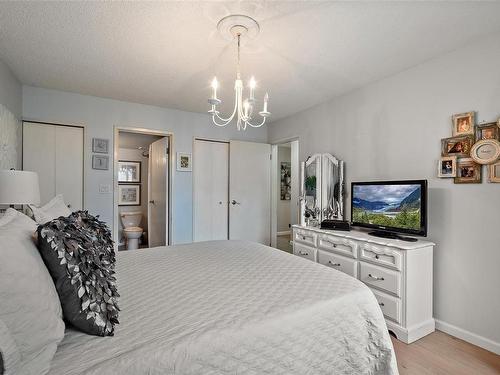 106-1031 Burdett Ave, Victoria, BC - Indoor Photo Showing Bedroom
