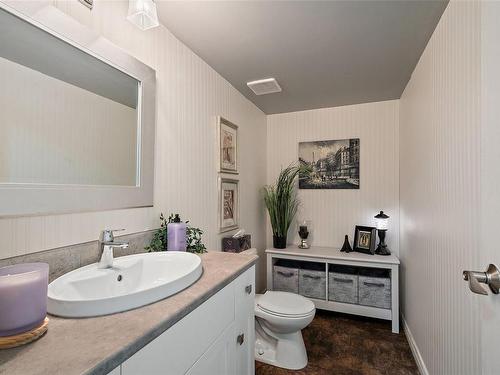 106-1031 Burdett Ave, Victoria, BC - Indoor Photo Showing Bathroom