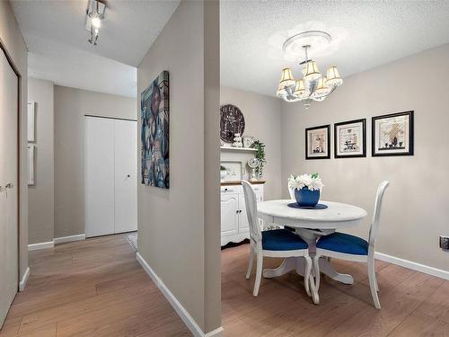 106-1031 Burdett Ave, Victoria, BC - Indoor Photo Showing Dining Room