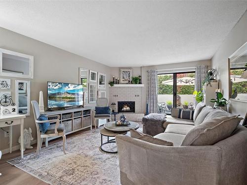 106-1031 Burdett Ave, Victoria, BC - Indoor Photo Showing Living Room With Fireplace