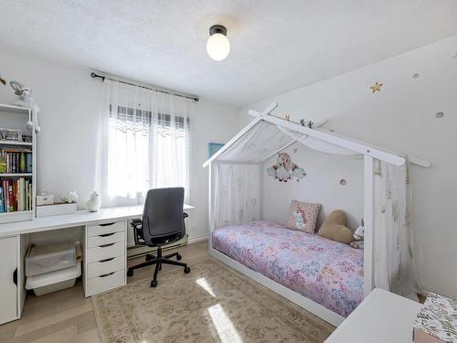 828 Royal Wood Pl, Saanich, BC - Indoor Photo Showing Bedroom