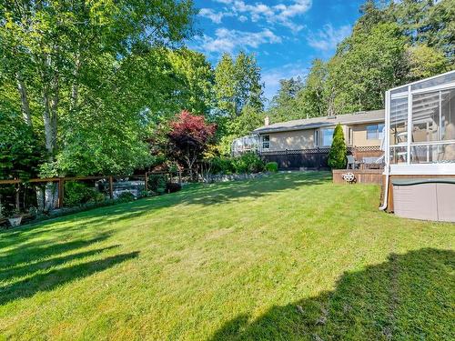828 Royal Wood Pl, Saanich, BC - Outdoor