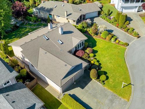 828 Royal Wood Pl, Saanich, BC - Outdoor