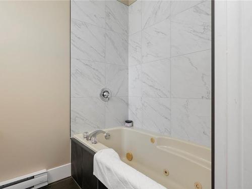 1782 Latimer Rd, Nanaimo, BC - Indoor Photo Showing Bathroom