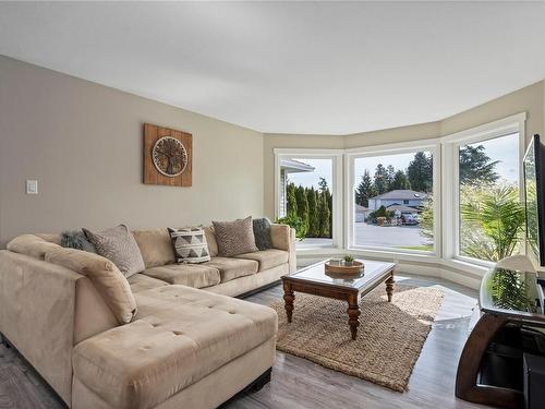 1782 Latimer Rd, Nanaimo, BC - Indoor Photo Showing Living Room