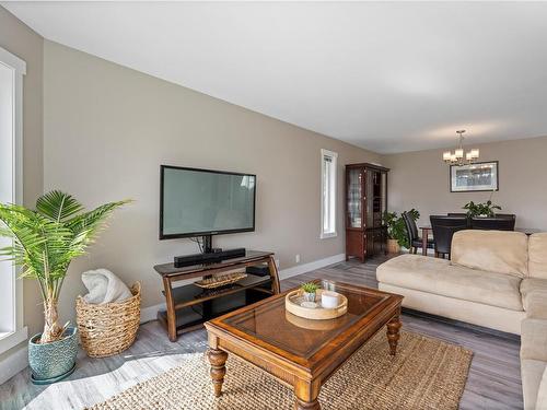 1782 Latimer Rd, Nanaimo, BC - Indoor Photo Showing Living Room