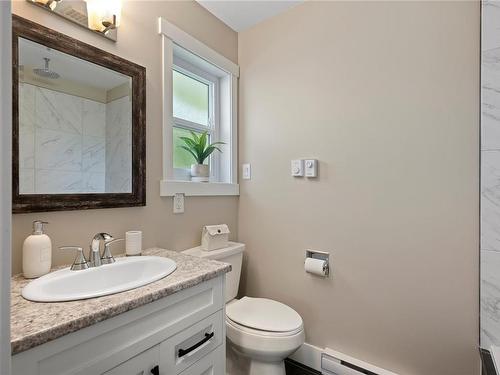 1782 Latimer Rd, Nanaimo, BC - Indoor Photo Showing Bathroom