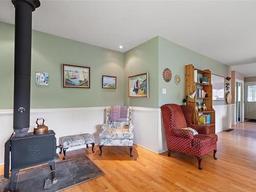 1639 Elise Close, Sooke, BC - Indoor Photo Showing Living Room