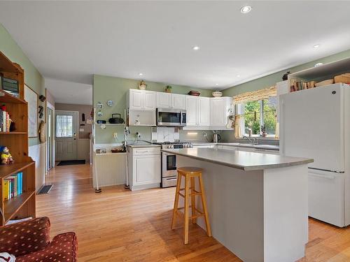 1639 Elise Close, Sooke, BC - Indoor Photo Showing Kitchen With Upgraded Kitchen
