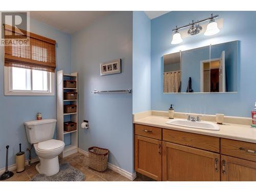 1203 Sanborn Court, Kelowna, BC - Indoor Photo Showing Bathroom