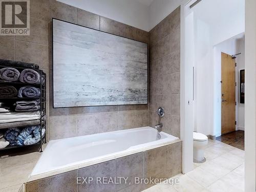 747 - 155 Dalhousie Street, Toronto, ON - Indoor Photo Showing Bathroom