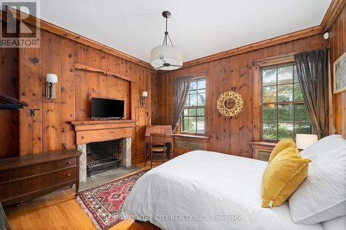 1185 Richmond Street, London, ON - Indoor Photo Showing Bedroom With Fireplace