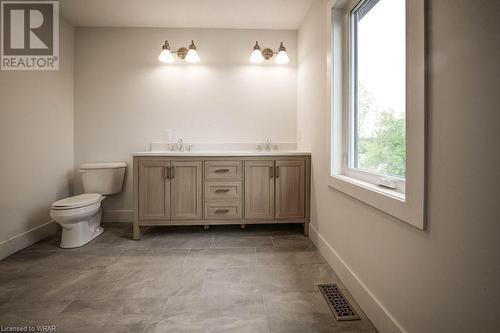 18 Stanley Avenue, Kitchener, ON - Indoor Photo Showing Bathroom