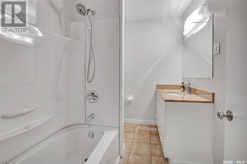 2530 Cumberland Avenue S, Saskatoon, SK - Indoor Photo Showing Bathroom