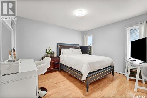 207 Sumner Crescent, Saskatoon, SK - Indoor Photo Showing Bedroom