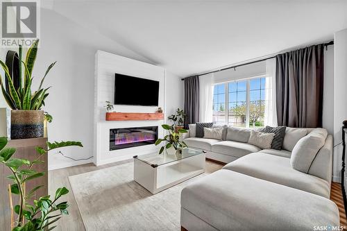 207 Sumner Crescent, Saskatoon, SK - Indoor Photo Showing Living Room With Fireplace