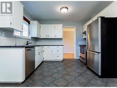 1676 Kingfisher Avenue, Kitimat, BC - Indoor Photo Showing Kitchen