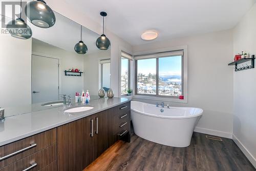 1459 Rocky Point Drive, Kelowna, BC - Indoor Photo Showing Bathroom