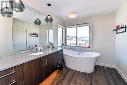 1459 Rocky Point Drive, Kelowna, BC - Indoor Photo Showing Bathroom