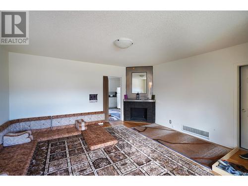 360 Hardie Road, Kelowna, BC - Indoor With Fireplace