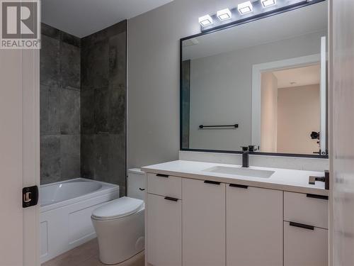 584 Forestbrook Drive Unit# 101, Penticton, BC - Indoor Photo Showing Bathroom