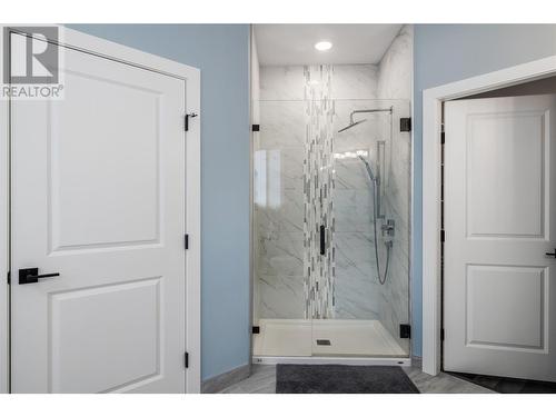 2811 Canyon Crest Drive, West Kelowna, BC - Indoor Photo Showing Bathroom