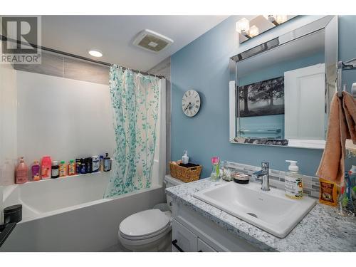 2811 Canyon Crest Drive, West Kelowna, BC - Indoor Photo Showing Bathroom