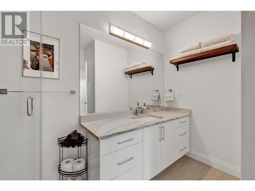 1130 Stockley Street, Kelowna, BC - Indoor Photo Showing Bathroom
