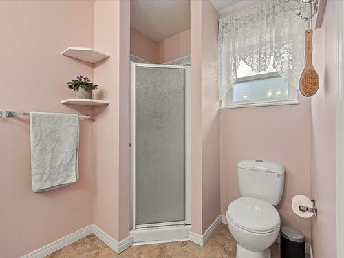 27-1853 Edgehill Avenue, Kelowna, BC - Indoor Photo Showing Bathroom