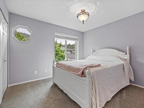 27-1853 Edgehill Avenue, Kelowna, BC - Indoor Photo Showing Bedroom