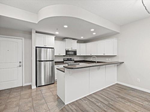 309-345 Mills Road, Kelowna, BC - Indoor Photo Showing Kitchen