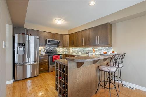 1434 Evans Boulevard N, London, ON - Indoor Photo Showing Kitchen With Stainless Steel Kitchen With Upgraded Kitchen