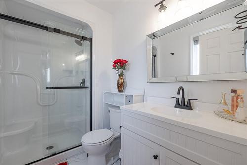 1434 Evans Boulevard N, London, ON - Indoor Photo Showing Bathroom