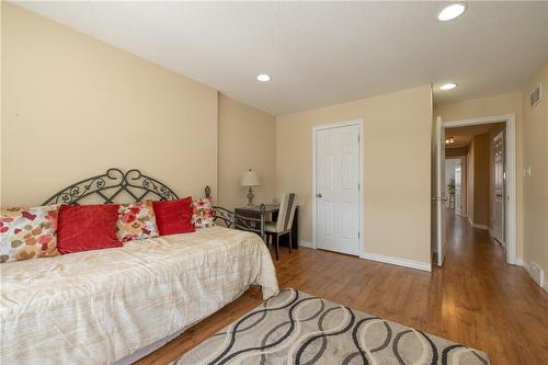 1434 Evans Boulevard N, London, ON - Indoor Photo Showing Bedroom