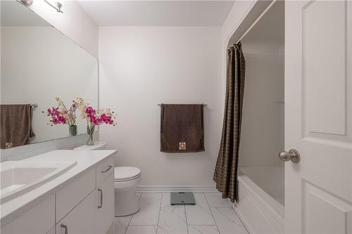 1434 Evans Boulevard N, London, ON - Indoor Photo Showing Bathroom